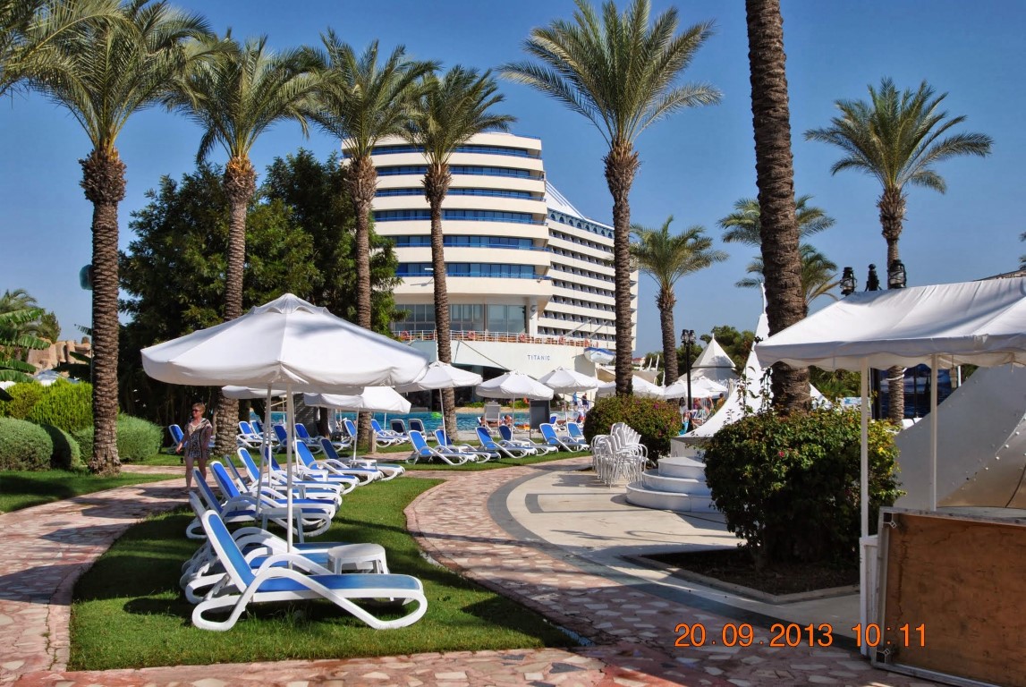 imagini hotel TITANIC LARA